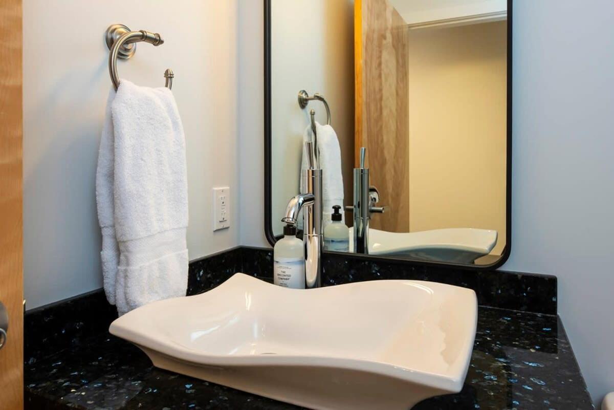 Nn - The Flame - Downtown 1-Bed 2-Bath Villa ไวท์ฮอร์ส ภายนอก รูปภาพ